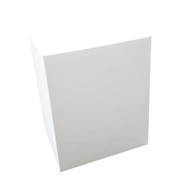 Caja de carton vacia de color blanco liso